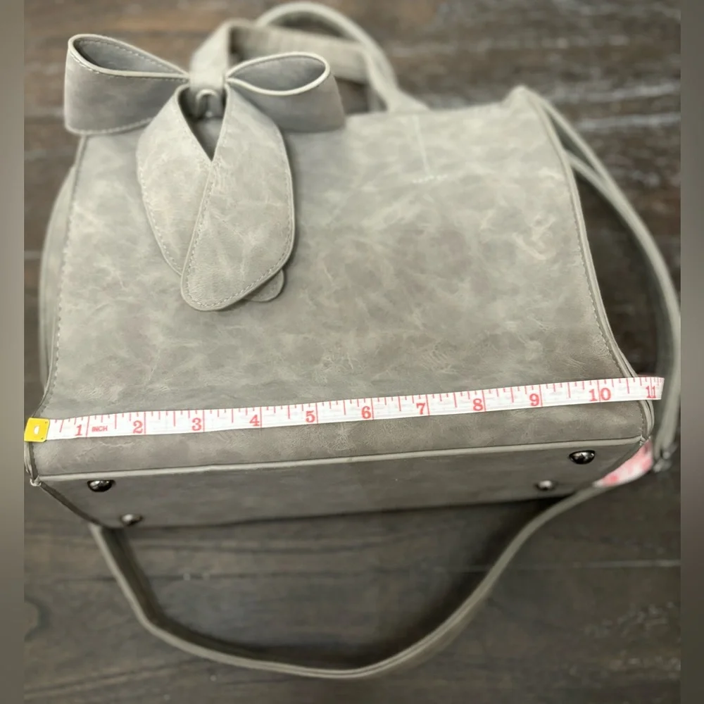 EUC Gray crossbody purse with bow - Picture 6 of 7